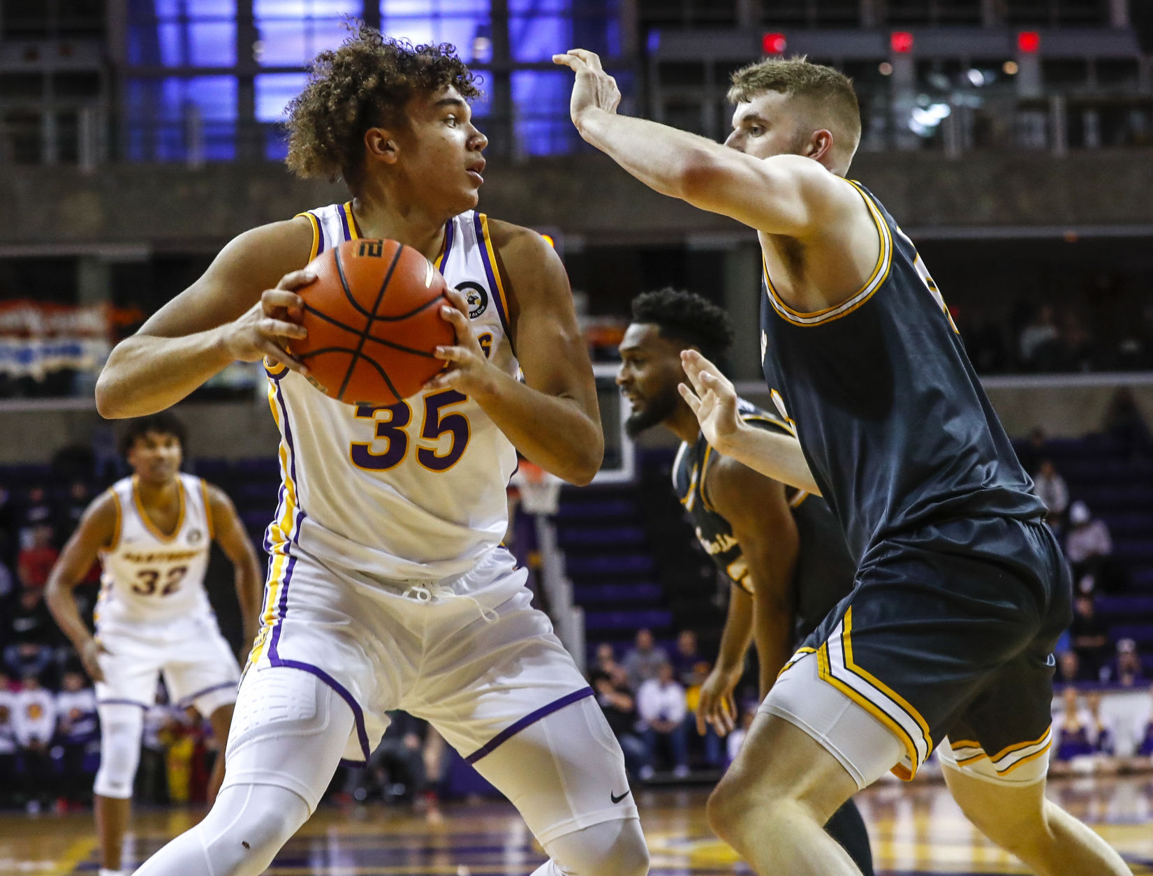 MBBall UNI vs. Valparaiso 10